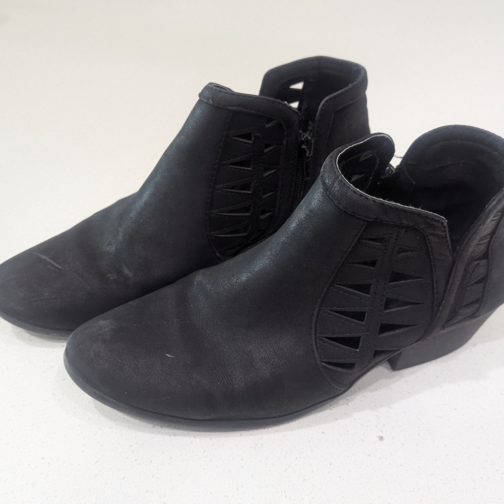 Soda CHANCE Womens Perforated Cut Out Stacked Block Heel Ankle Booties